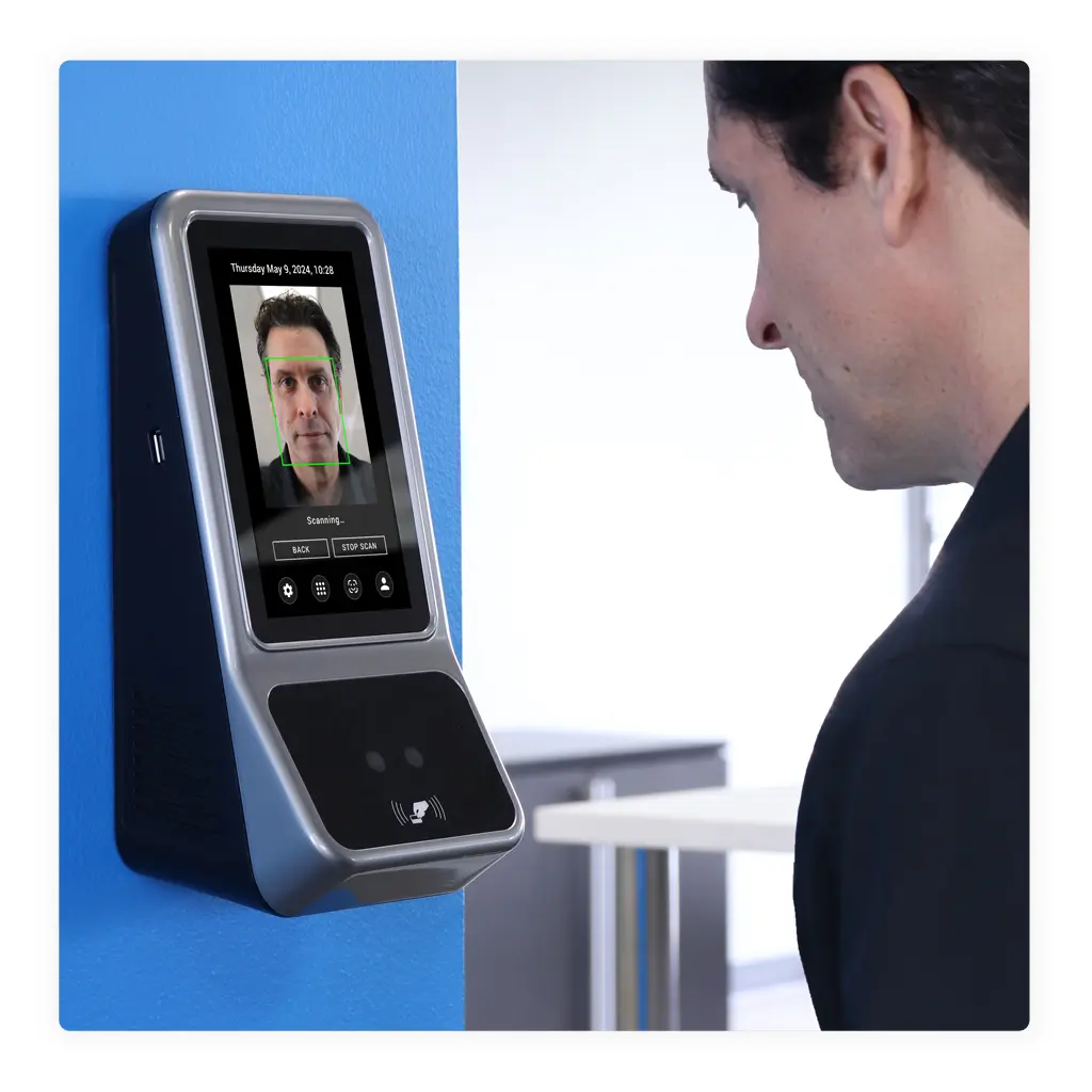 PCFace Time Clock scanning employees face